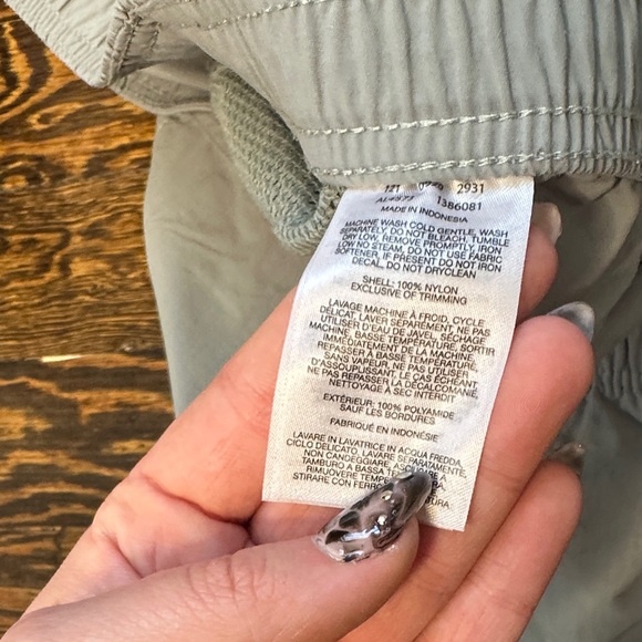 Women's Columbia Shorts - Picture 4 of 4